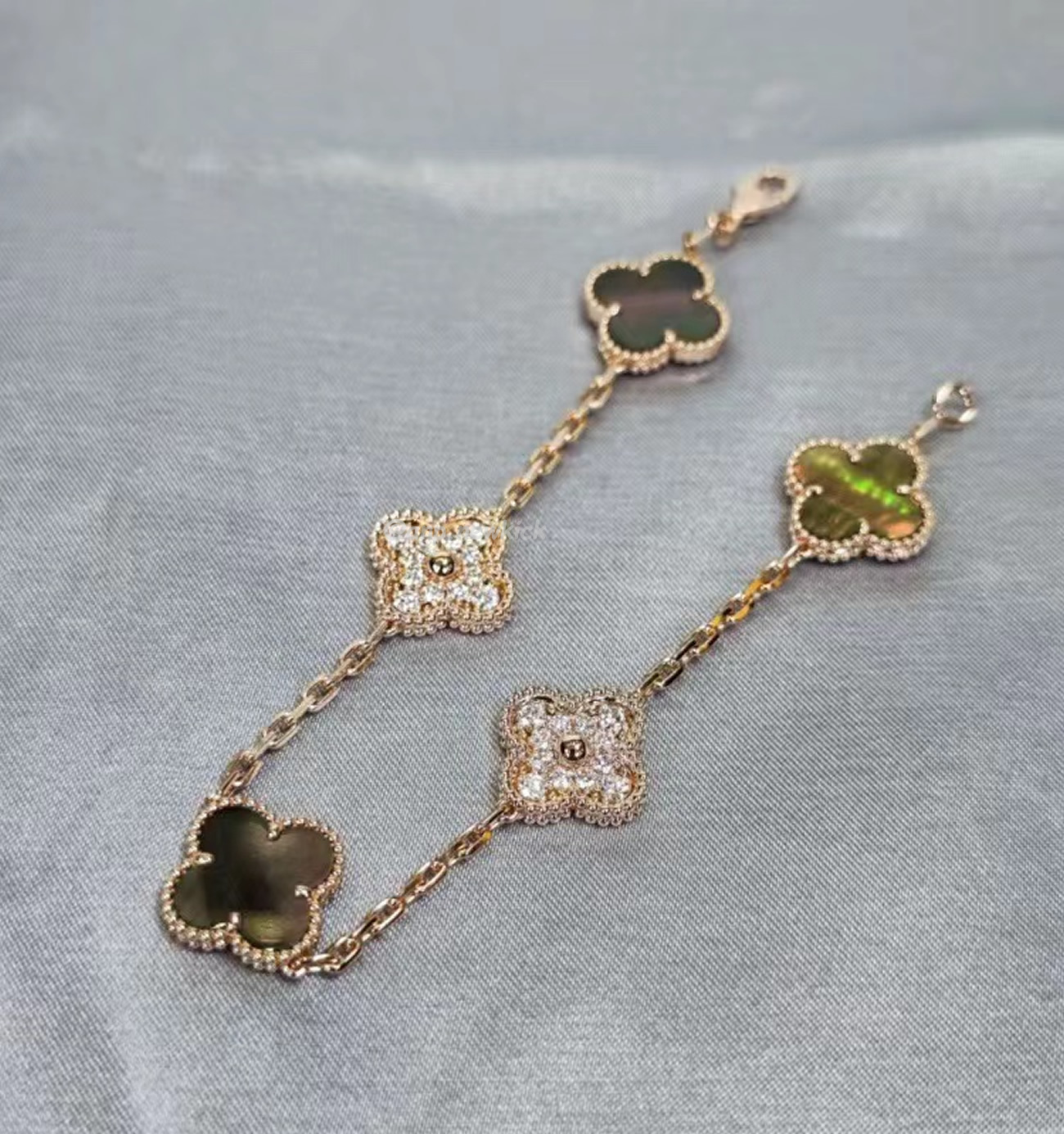 Van Cleef Arpels Vintage Alhambra Four Leaf Clover Gold Bracelet (7) - newkick.vip